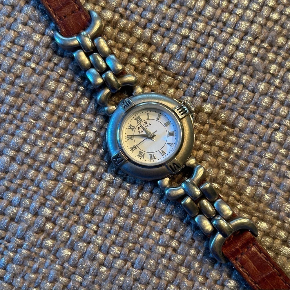 Trendy Vintage ANNE KLEIN II Silver Link/ Leather Band
